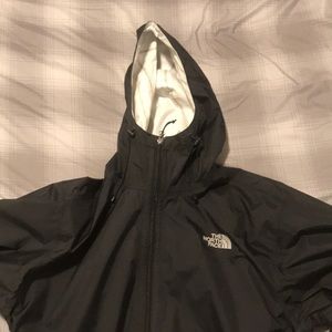 HyVent 2.5L Black NorthFace windbreaker